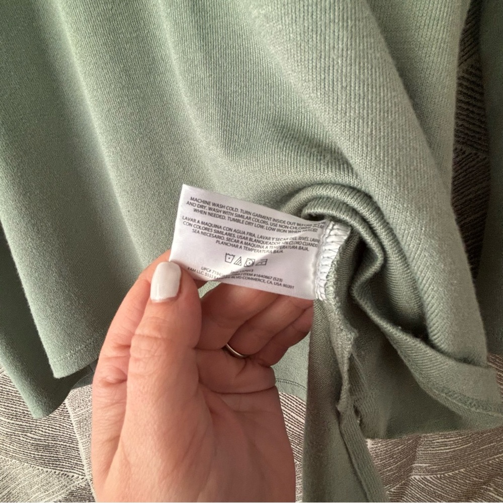 Banana Republic Long Sleeve V-neck Sweater - Picture 5 of 5